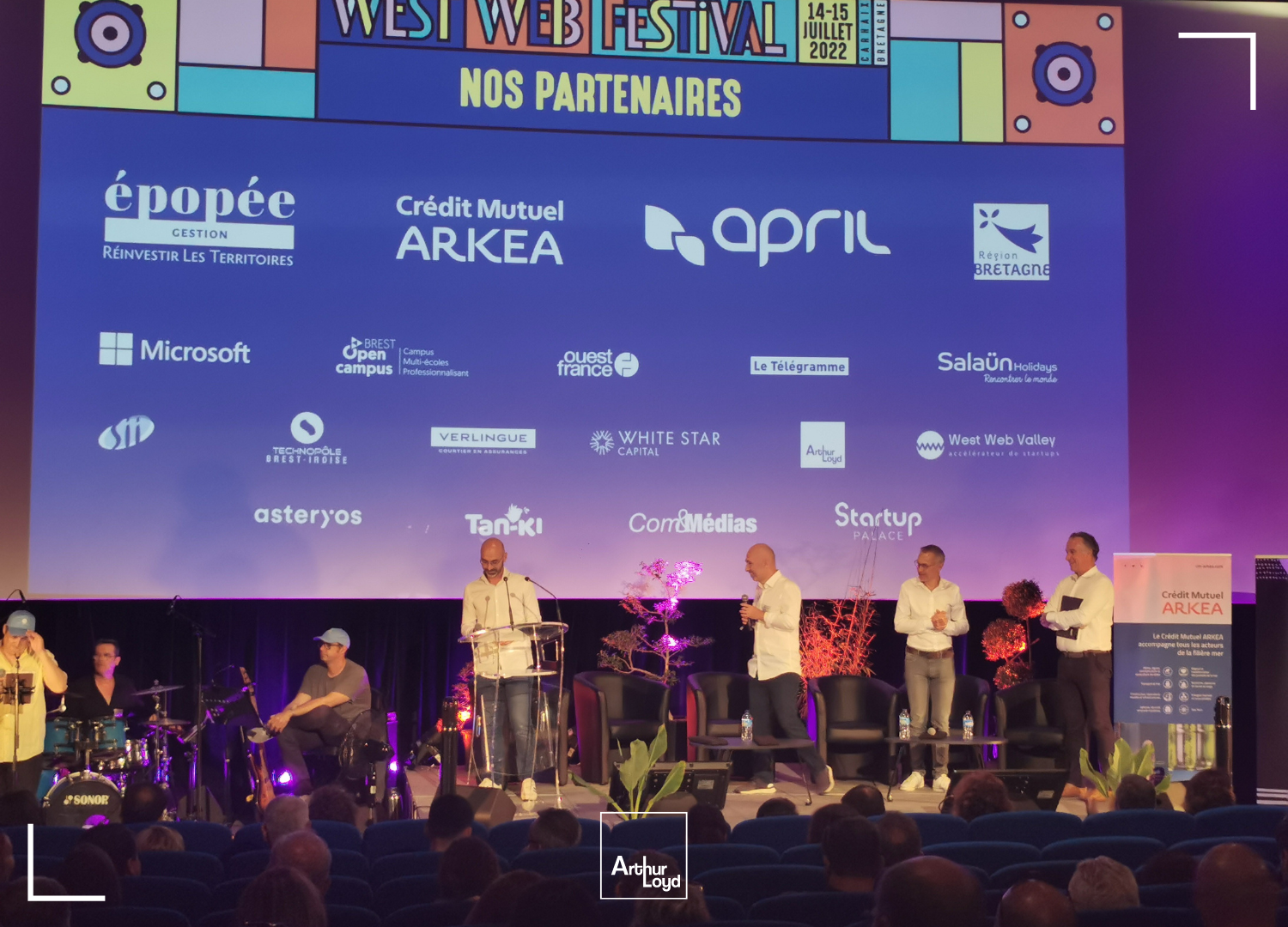 Écran présentant les différents partenaires du West Web Festival 2022